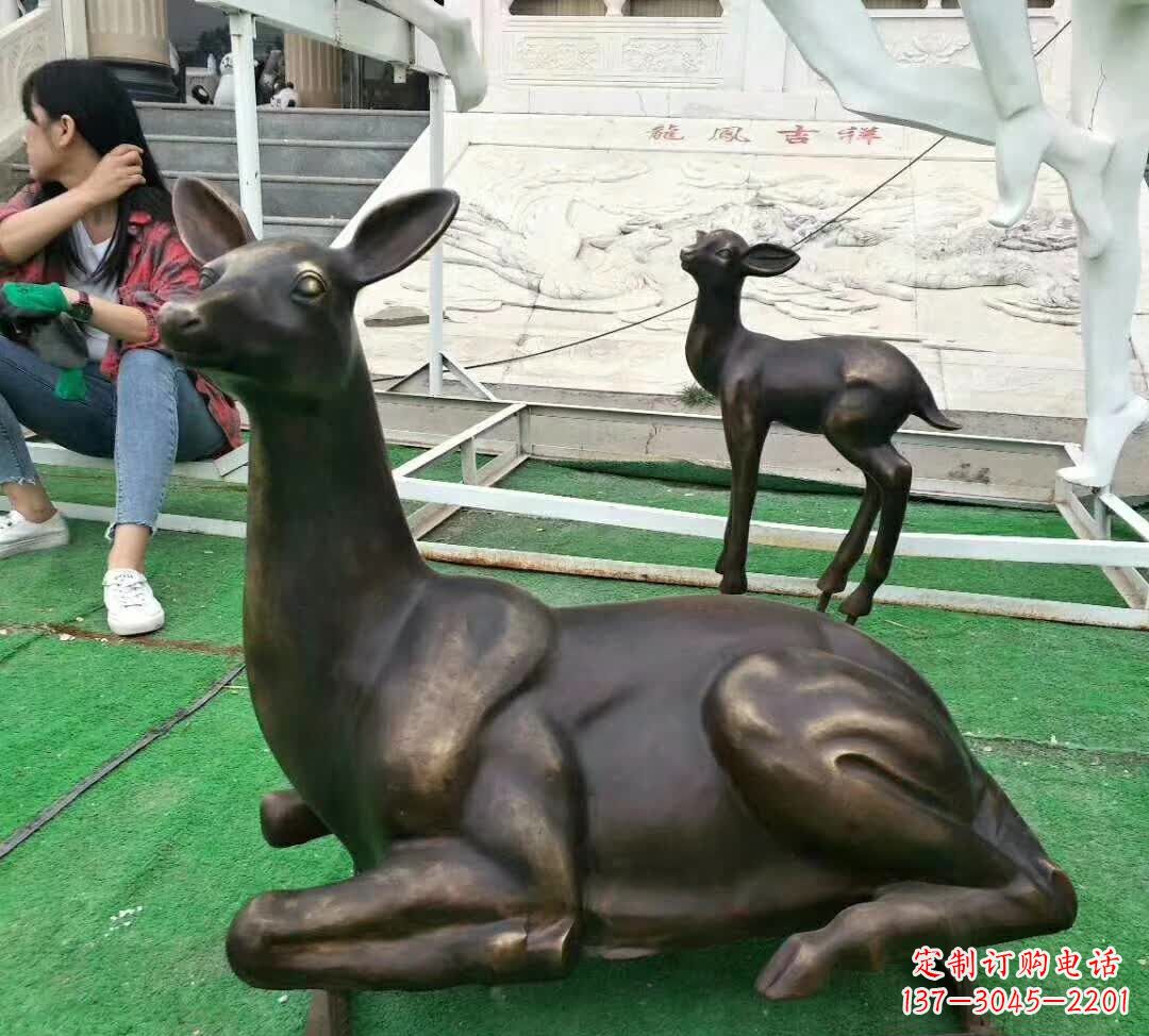 甘肃铸铜广场动物鹿雕塑 