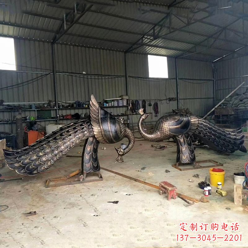 甘肃铸铜孔雀雕塑