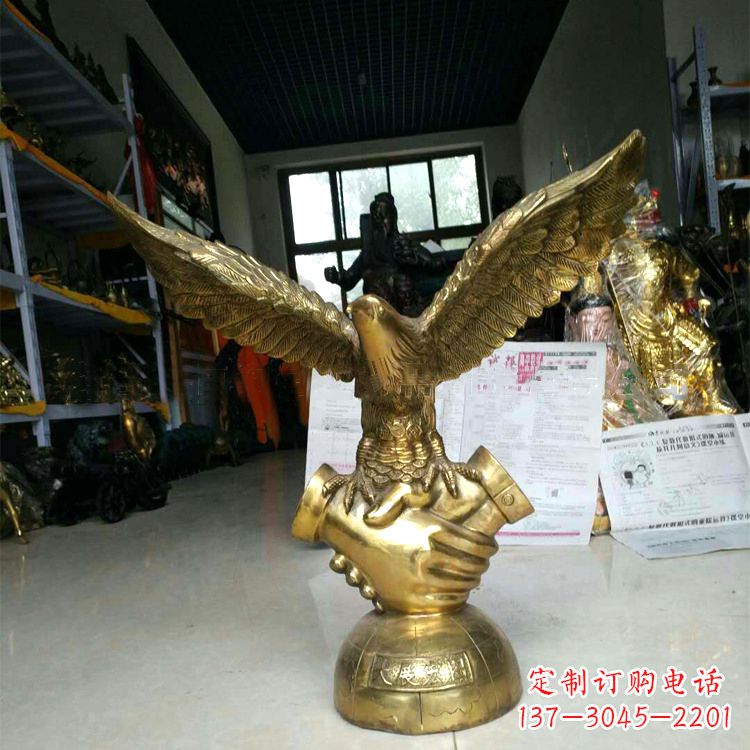 甘肃铸铜老鹰雕塑大展宏图