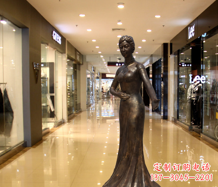 甘肃穿旗袍的迎宾女人铜雕