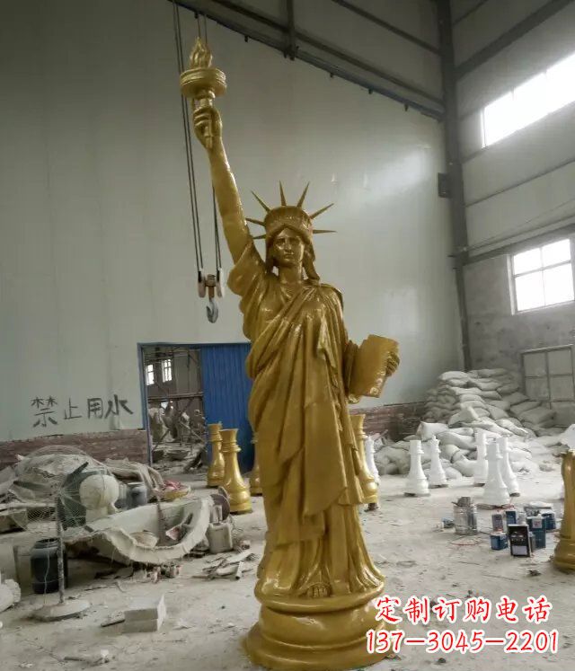 甘肃自由女神玻璃钢仿铜人物雕塑
