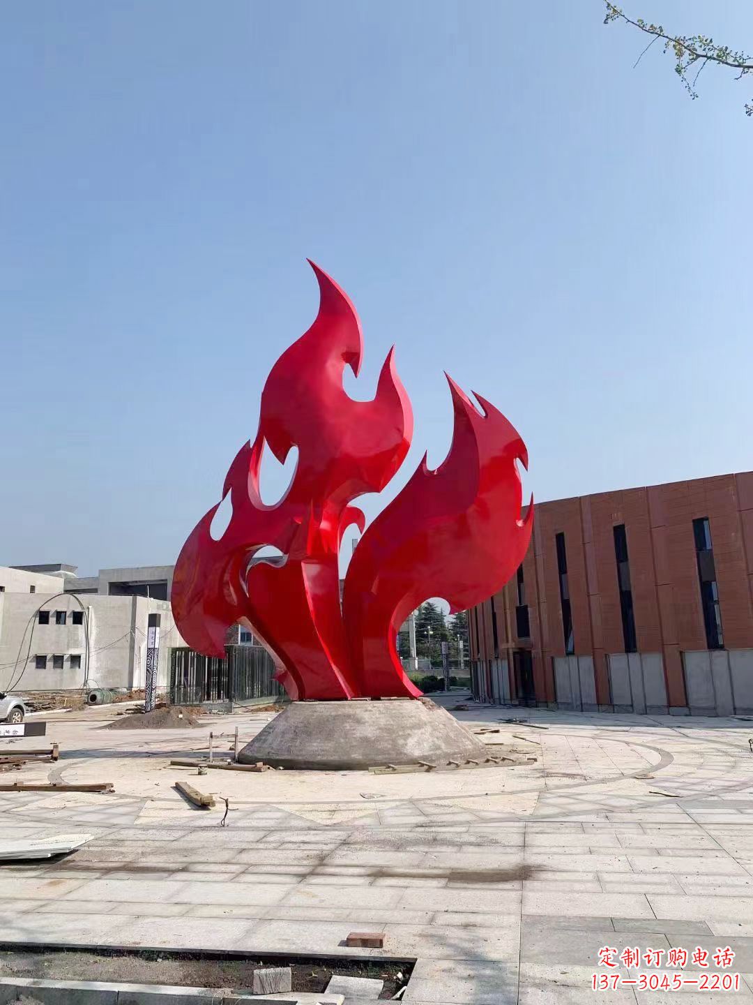 甘肃大学操场抽象不锈钢火苗雕塑