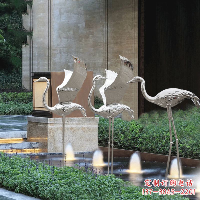 甘肃鹤雕塑-公园不锈钢镜面喷泉中的鹤雕塑